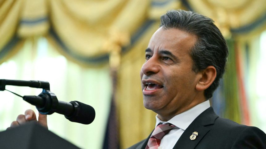 FDA, AI destekli cihazlarda denetimi gevşetiyor — Klinik iş akışlarına daha fazla yapay zeka girebilir