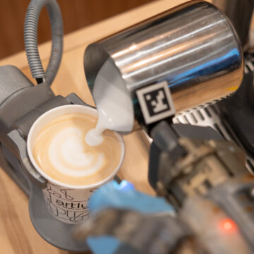 Robot barista Jarvis: insanı aratmayan latte
| robot robot
